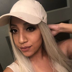 Meet your Posher, Suad